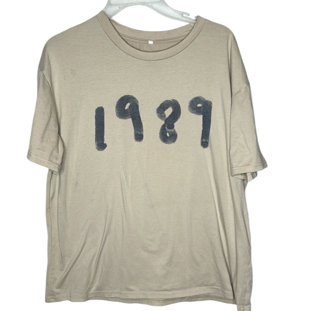 Taylor Swift 1989 Tan Short Sleeve T-shirt. Size Medium.